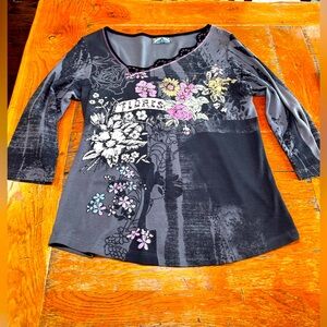 Vanilla Sugar Floral Graphic Women's Top - Black. Size medium